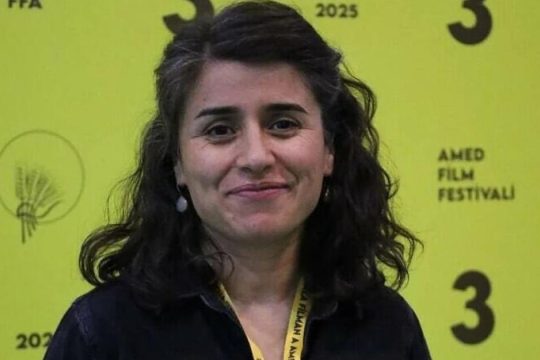 Η Κούρδισσα σκηνοθέτρια που πολεμά τη λογοκρισία
